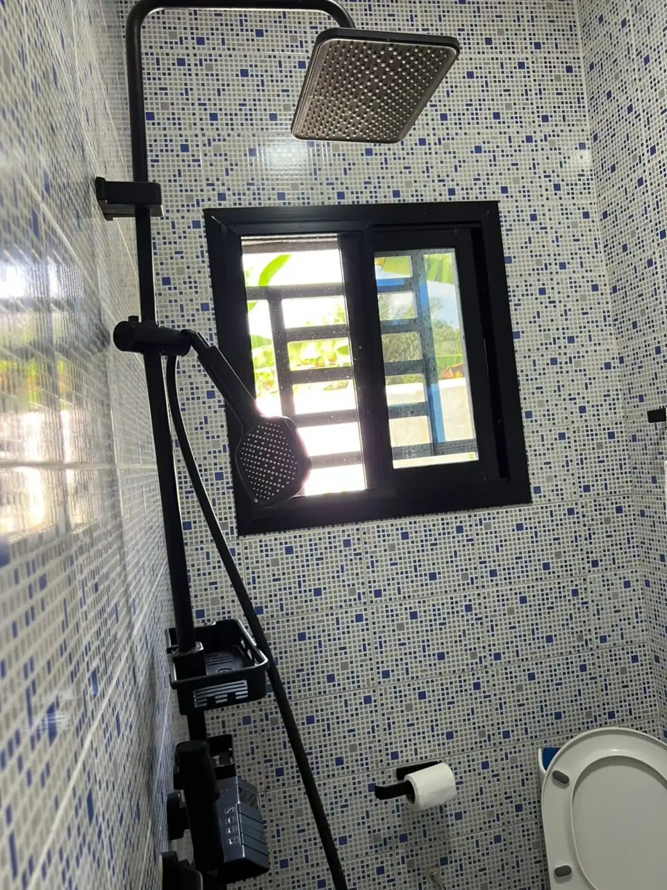 Douche à l'italienne en mosaïque